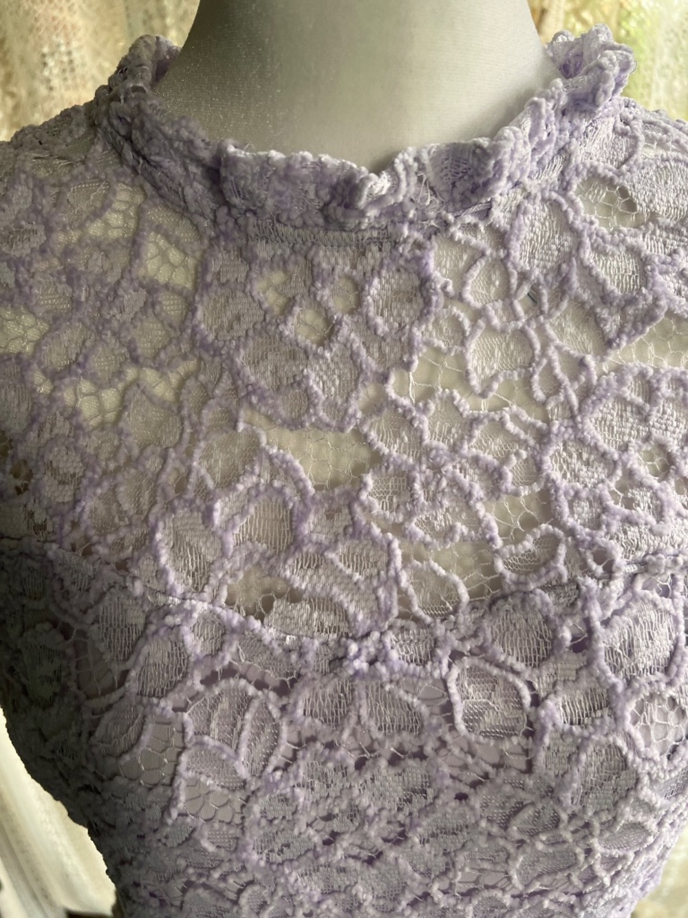White House Black Market lilac lace blouse - Picture 4 of 10